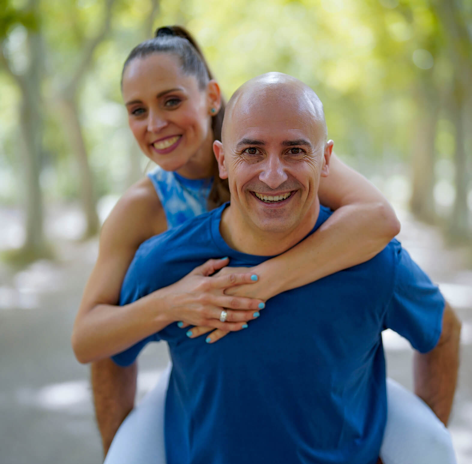 couple-of-man-and-woman-in-a-park-in-love-2025-01-09-18-38-10-utc (1)
